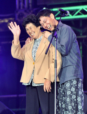 林生祥參加第4屆金音獎時帶著媽媽上台領獎，並且讓媽媽一起致詞、分享得獎的喜悅。