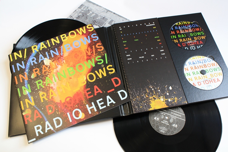 Radiohead的《In Raibows》除了數位版本提供自由付費下載，同時發行了雙CD、黑膠的實體豪華唱片。