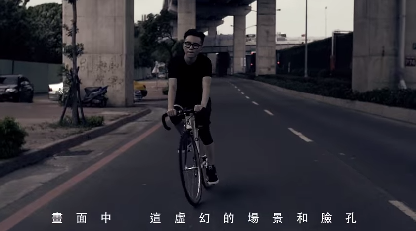 DJ Leo騎腳踏車。