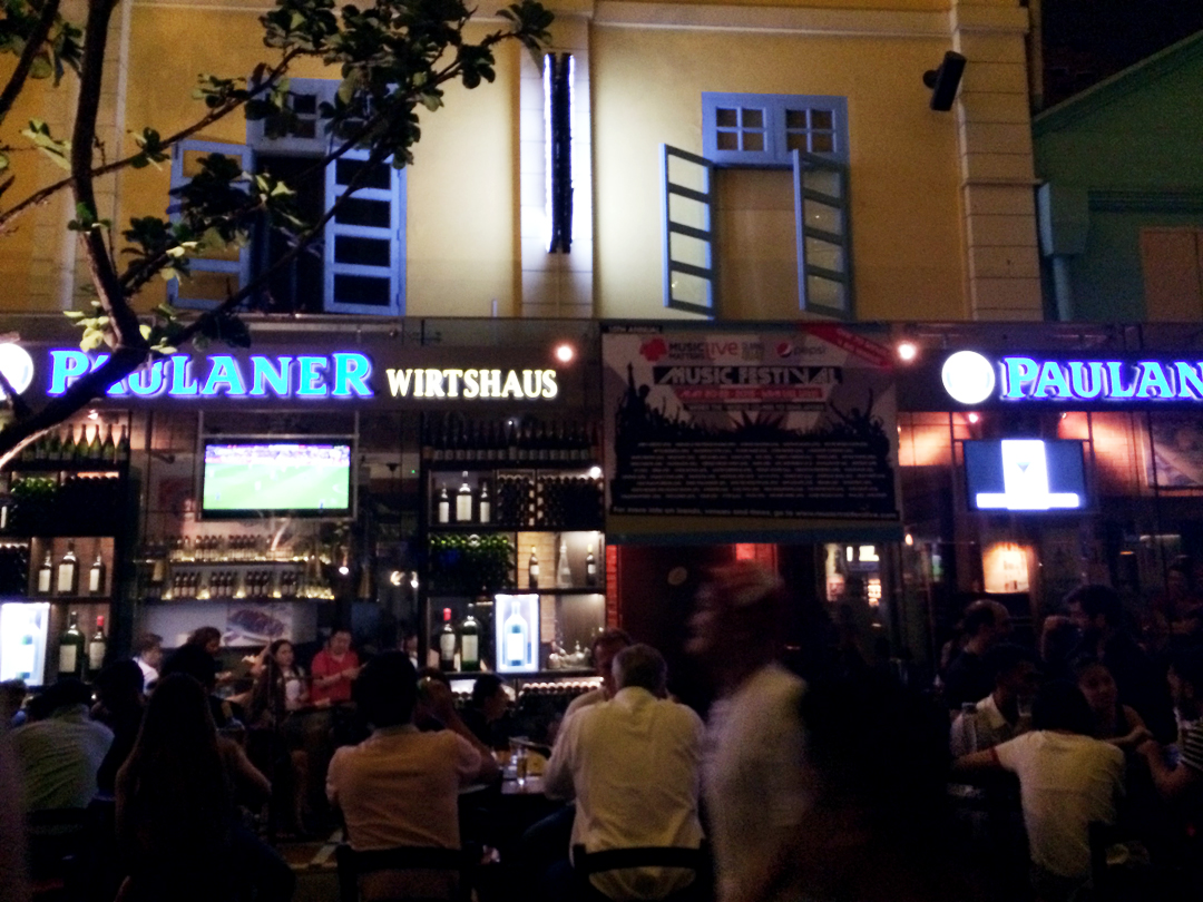 克拉碼頭酒吧林立，除了音樂節外還有無數駐場演出目不暇給。