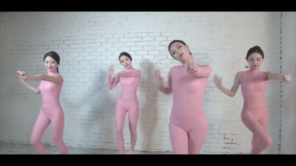 曾有韓國女團穿肉胎裝跳舞，當時遭網友諷像「鑫鑫腸」、「奇行種」，在國外肉胎衣也受到 Kanye West 與 Sia 等音樂人熱愛於創作時作為元素使用；這次金音獎一日限定女團差點跟著崩壞。