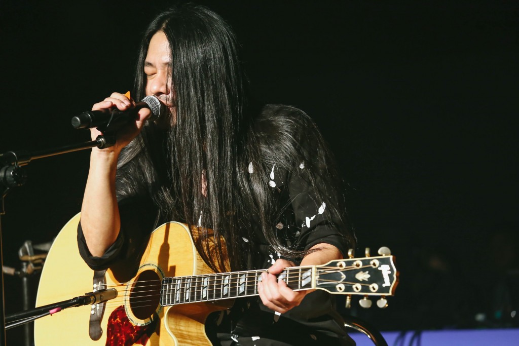 久未發表新作的搖滾王者乱彈阿翔帶著新單曲《一個人的旅行》於Legacy「鐵漢柔情」系列開唱-照片Legacy提供