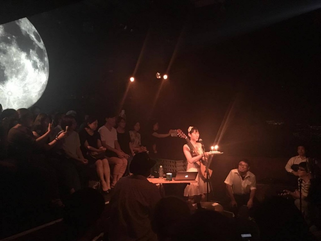 王若琳與日本歌迷一起提前於青山月見ル君想フ慶生。