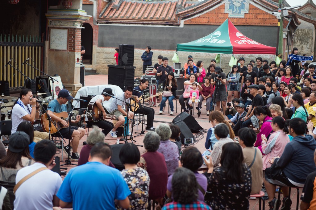2016 土豆音樂祭，因為聚落搖滾樂，讓人們齊聚在傳統聚落的廣場。