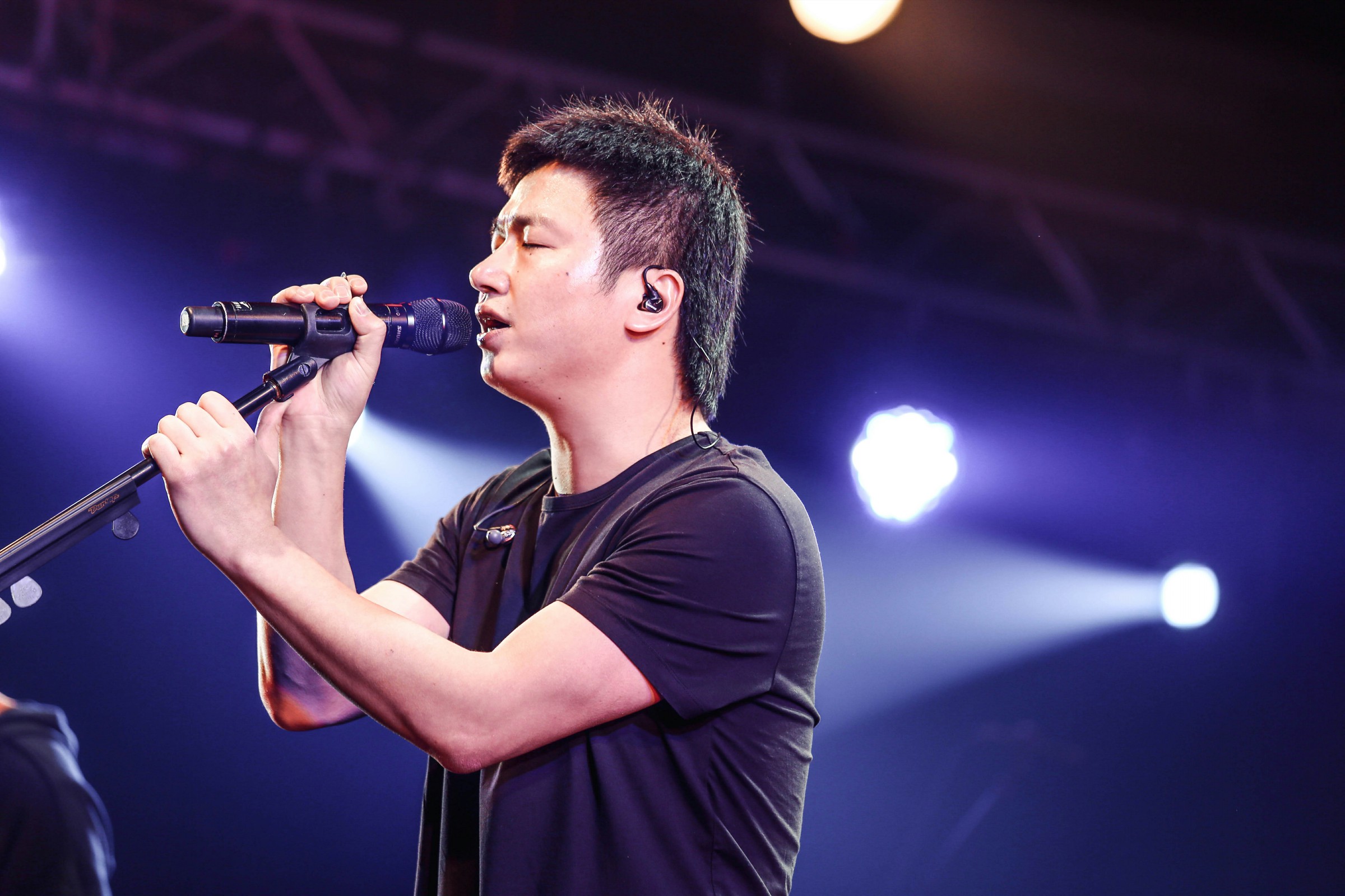 現場回顧:寒流中摘掉眼鏡,李志說了聲「你好,台北」 - Blow 吹音樂
