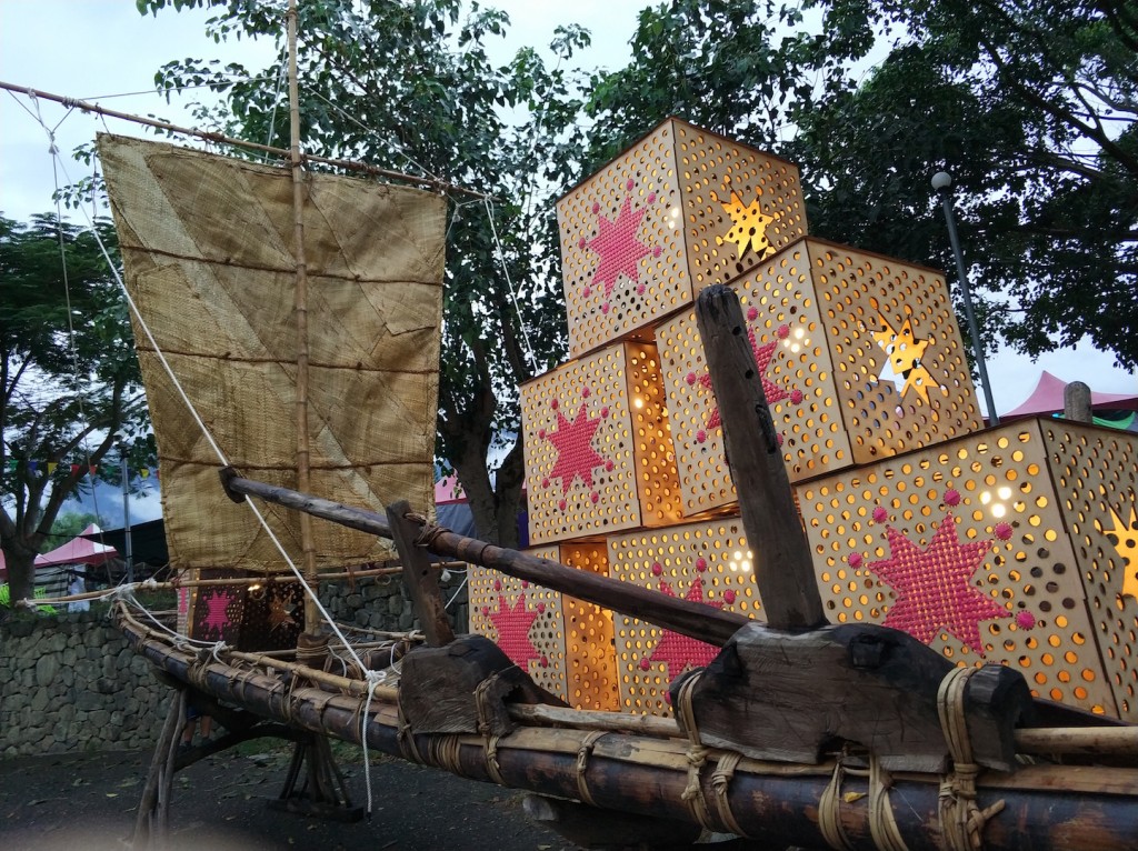 由Laway（賴進龍）與Adeng（柳哲光）遵循古法打造的古帆船，第二天還有開設工作坊講述造船與阿美族航海歷史。