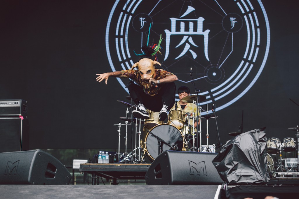 【圖說 20180506_6】台灣金屬樂團登上Pulp Summer Slam 賣力演出。圖為血肉果汁機演出照。