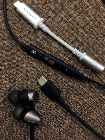 Mythro C（圖下）其實就是 Mythro 耳塞耳機與 USB-C 轉換線（圖上）一體化後的 Type C 耳機。