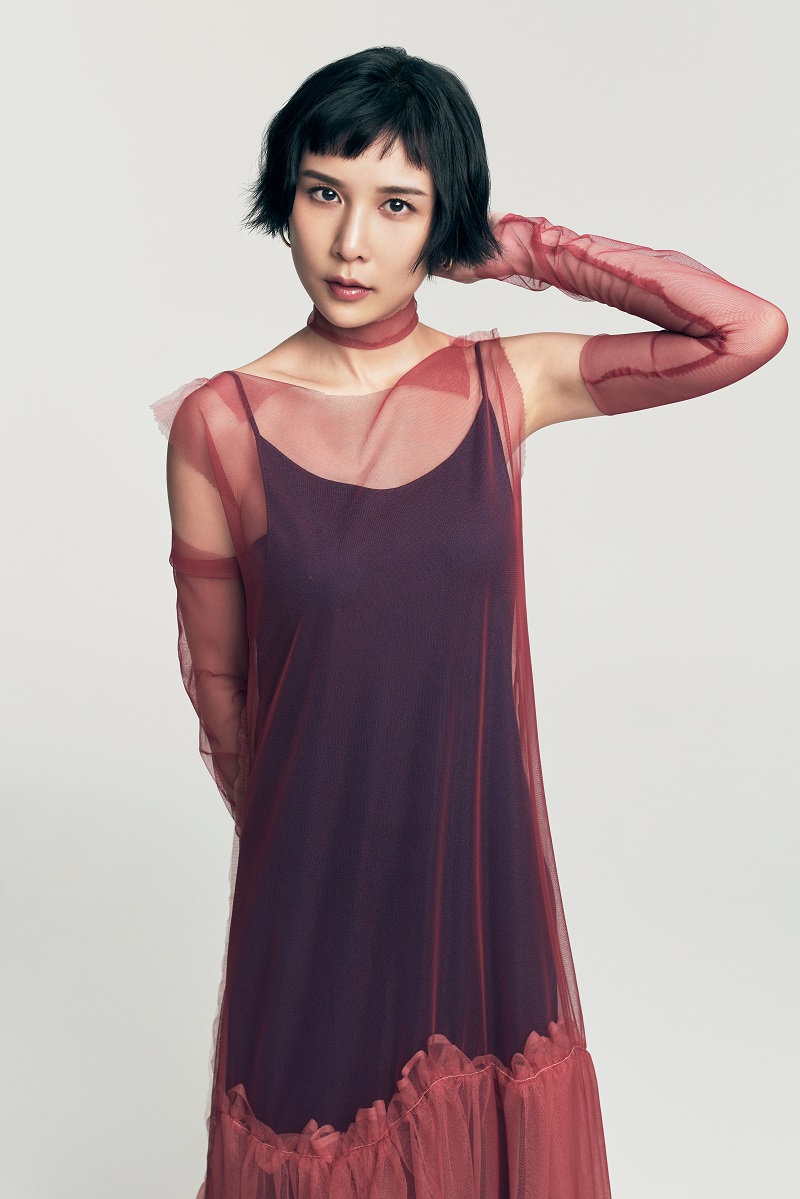 導演劉立之於這首歌就是對的人」莉莉周她說釋出新歌〈愛人〉MV - Blow 吹音樂