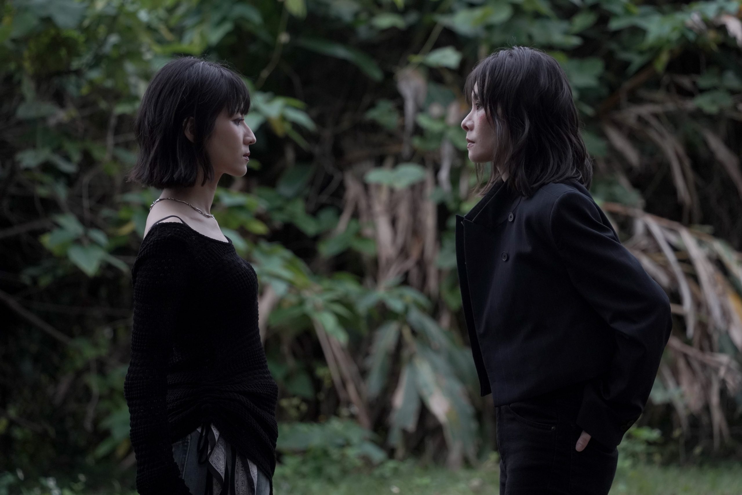 鄭宜農新歌〈有時候我會想要傷害我的朋友〉MV再搭檔連俞涵 海外巡演4月起跑！